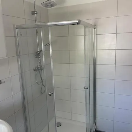 Ferienzimmer Mit Doppelbett & Gemeinschaftskueche Pensjonat